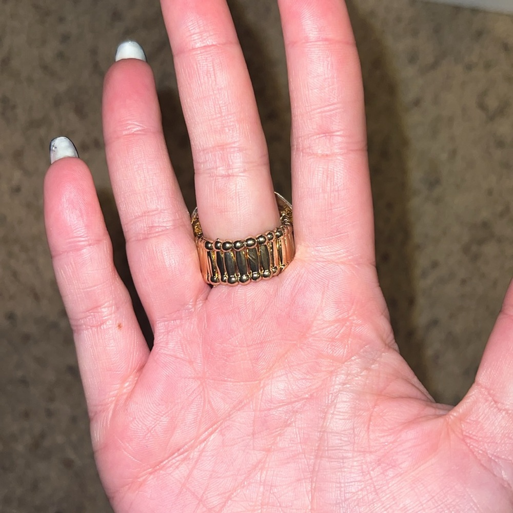 Gold statement ring - Picture 2 of 2